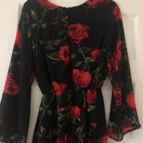 Bell sleeve rose romper Size S - Picture 3 of 4